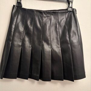Alice & Olivia faux Leather Pleated Skirt size 6